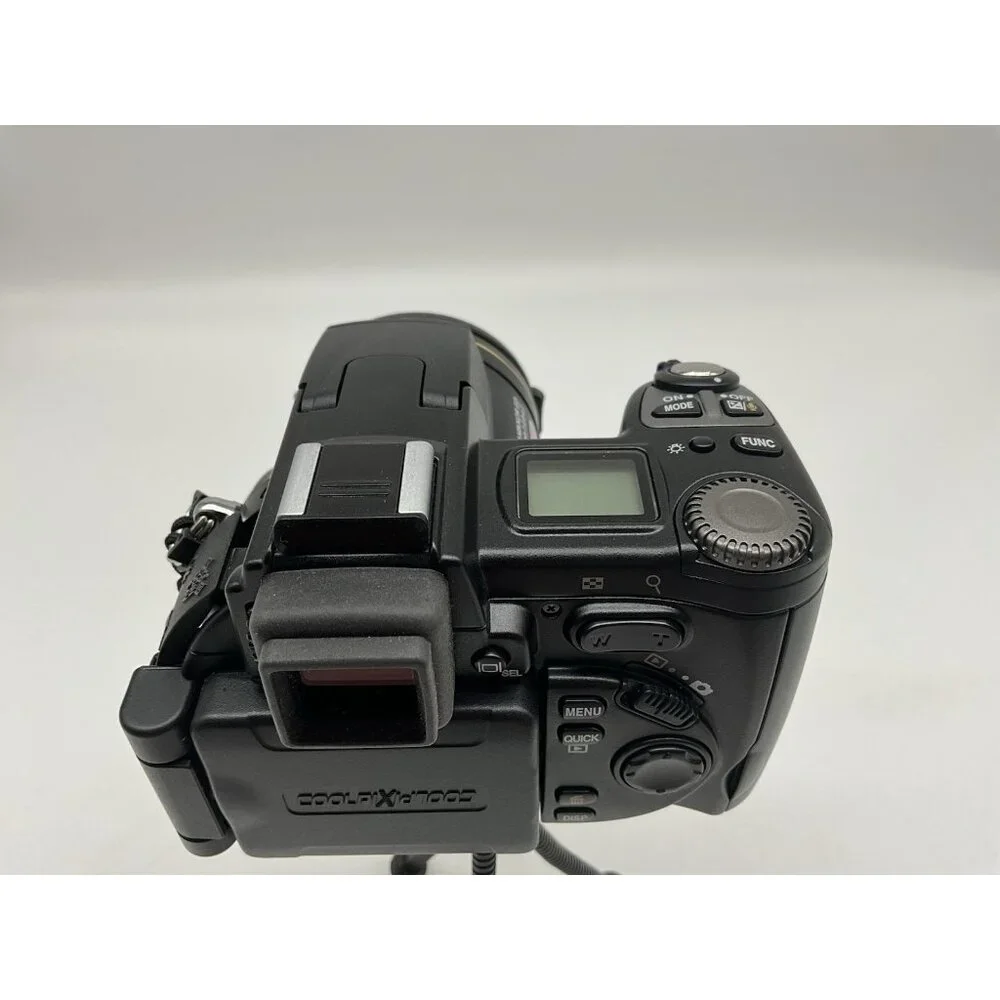 Nikon Coolpix 8700 8MP Digital Camera with 8x Optical Zoom (25515) With Charger